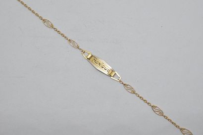 null Bracelet à maille forçat et navette inscrite "Monique" en or jaune 18k (750)....