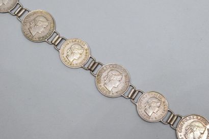 null Bracelet en métal composé de sept pièces en cupro-nickel de 5 ou 10 centimes...