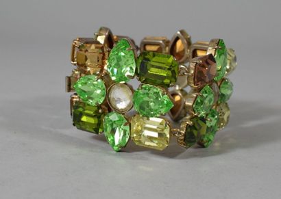 null ZINI Carlo (XXe)
Bracelet orné de pierres fantaisies vertes, jaunes et cognac.
Longueur...