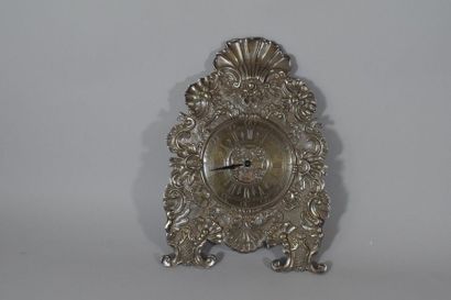 CHRISTOFLE CHRISTOFLE

Horloge en bronze argenté de style Louis XV avec un mouvement...