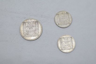 null Ensemble de trois pièces en argent de type Turin. 

Poids : 40 g.