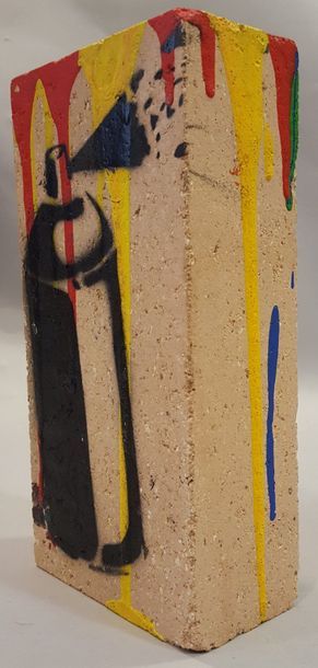 null NOBODY (né en 1989)

brique 

technique mixte sur pierre 

11 x 22 x 5 cm 