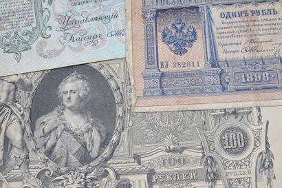 null Ensemble de trois billets russes :

Billet de 500 roubles, à l’effigie et au...