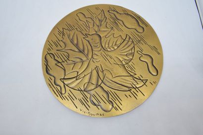 null [ ARTHUS BERTRAND ]

Superbe médaille en bronze doré représentant une colombe...