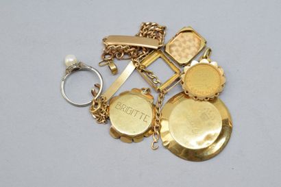 null Lot de débris d'or et platine comprenant trois éléments de montre, deux médailles,...