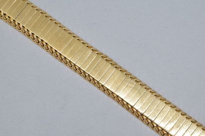 null Bracelet articulé en or jaune 18k (750) à maille plate bordé de maille gourmette....