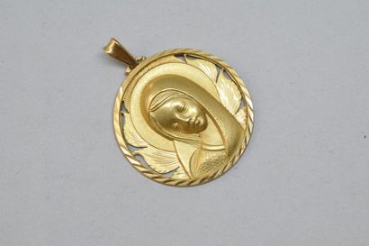 null Medaille pendentif religieux en or jaune 18k (750). 

Diamètre : 35 mm. - Poids...