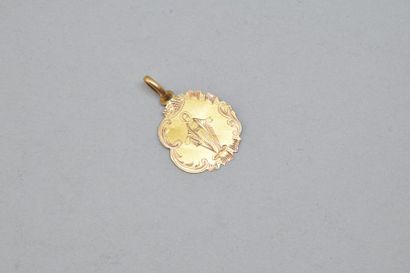 null Médaille religieuse en or jaune 18k (750) à l'effigie de la Vierge et décorée...