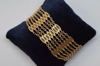 null Bracelet souple en or jaune 18k (750) formé d'un large ruban articulé de maillons...
