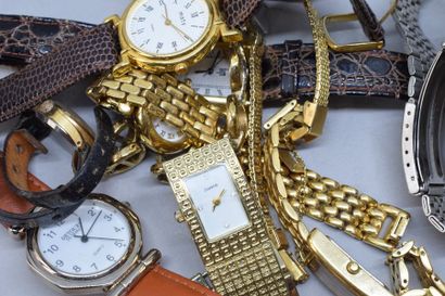 null Ensemble de onze montres bracelet diverses (homme et femme). 

Vendues en l...