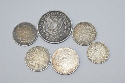 null Lot de pièces en argent comprenant : 

- 1 dollar "Morgan Dollar" (1880 O).

-...