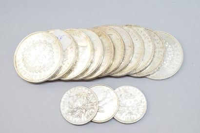 null Ensemble de pièces de monnaie en argent :

Type Hercule, 50 F : 11 pièces

Type...