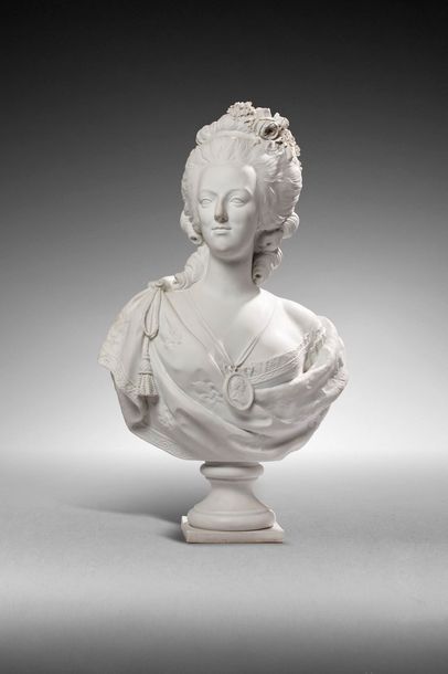 null XIXe. Important buste en biscuit de porcelaine représentant

Marie- Antoinette...