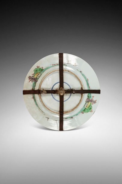 null Chine XVIIIème - période Kangxi

Beau plat en porcelaine à décor aux émaux de...