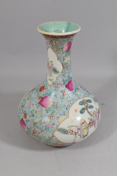 null Chine fin XIXème

Vase bouteille en porcelaine aux émaux polychromes fencai...