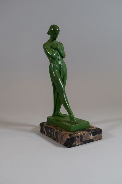 null Max LE VERRIER (1891-1973)

« Méditation ».

Épreuve en bronze patiné vert antique...