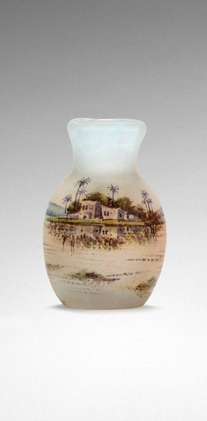 null DAUM

Vase miniature à corps sphérique et col trilobé. Épreuve en verre

marmoréen...