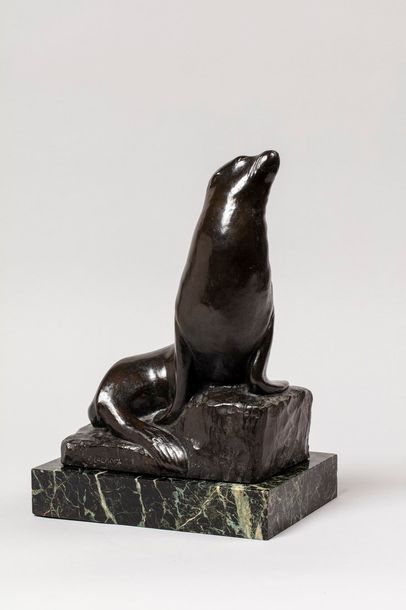 null LACROIX Gabriel René, 1894-1963

Otarie

bronze à patine brun foncé (traces...
