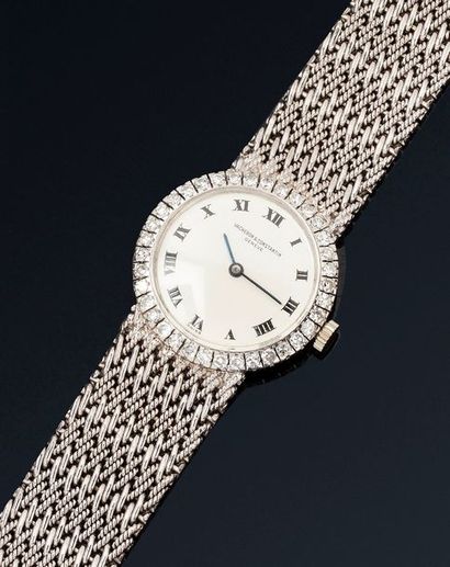 null 

VACHERON CONSTANTIN

Montre bracelet de dame en or gris 18K (750) et diamants....