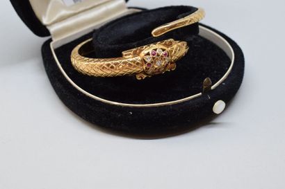null 

Montre bracelet de dame serpent en or jaune 18K (750) ciselé, mouvement mécanique,...