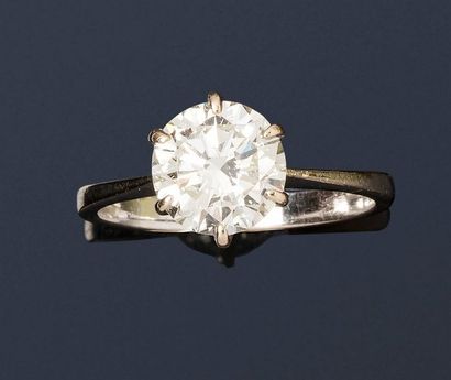 null 

Bague or gris 18K (750) sertie d'un diamant taillé en brillant.

Poids du...