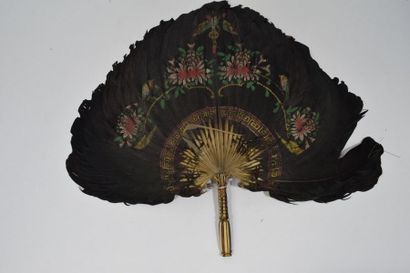 null Paire d'écrans en plumes noires. 

Plumes peintes de fleurs et d'animaux. Sur...