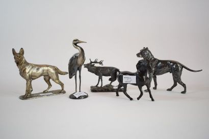 null WMF

Ensemble de cinq figurines animalières représentant un dogue, un cerf,...