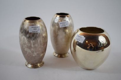 null WMF

Paire de vases en métal argenté de forme ovale et talon bombé, décor brossé...