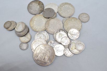 null Lot de pièces en argent Françaises et Belges. 

Poids brut : 324 g.
