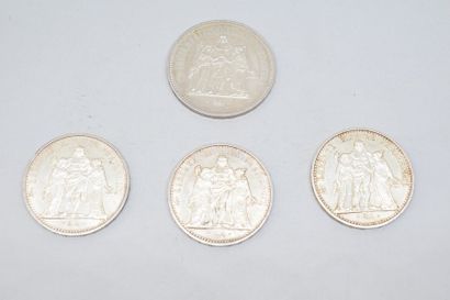 null Lot composé de trois pièces de dix francs (3 x 1971) en argent et une pièce...