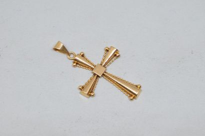 null Pendentif croix en or jaune 18k (750) avec un carré au croisement des bras....