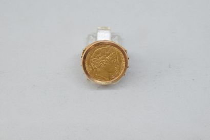 null Bague en or jaune 18k (750) ornée d'une pièce en or de 10 francs Cérès IIème...