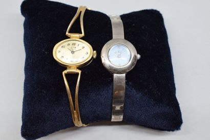 null Ensemble de deux montres bracelet de dame. L'une en métal doré, cadran ovale,...