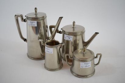null WMF

Service à thé et café en métal argenté composé d'une théière, une cafetière,...