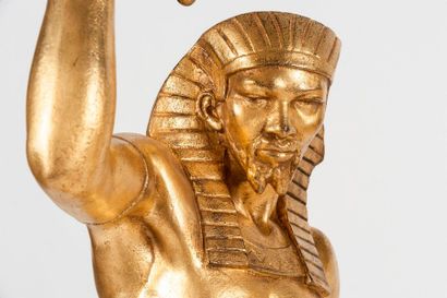 null Couple d'égyptiens porte torchère en fonte dorée.
Travail fin XIXe-début XXe...