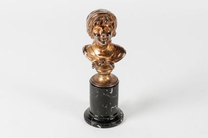 null Auguste MOREAU
Buste de fillette
Bronze argenté Signé Socle de marbre.
Hauteur...