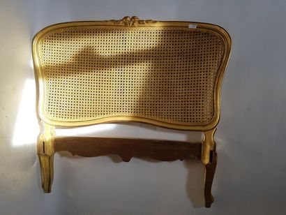 null Bois de lit en bois doré et cannelé de style Louis XV.

1. PAIEMENT DES LOTS...