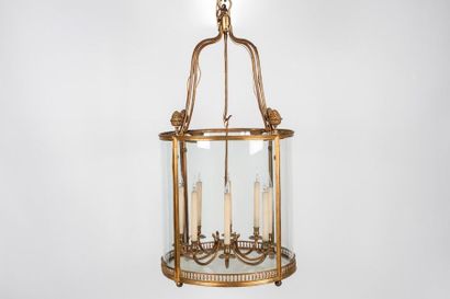 null Importante lanterne de vestibule en bronze doré à huit bras de lumière et ornée...