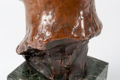 null Félix FEVOLA (1882-1953)
Buste d'homme
Bronze à patine brune Signé et daté 1907.
Socle...