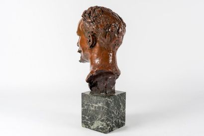 null Félix FEVOLA (1882-1953)
Buste d'homme
Bronze à patine brune Signé et daté 1907.
Socle...