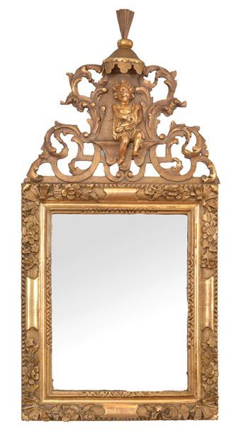 null LOUIS XV - France
Grand miroir en bois doré richement sculpté avec un décor...