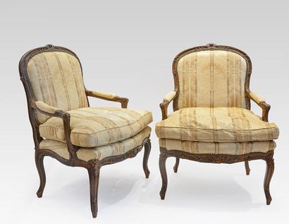 null LOUIS XV - France, XVIIIe 
Paire de fauteuils dont le châssis est en bois richement...