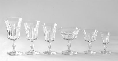 null BACCARAT - POLIGNAC Service de verres complet pour 9 en cristal taillé, à pied,...