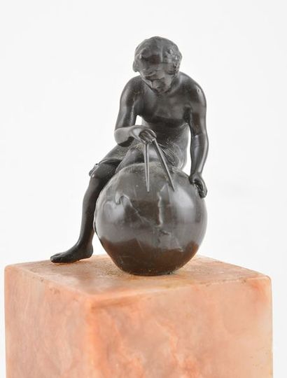 null ÉCOLE EUROPÉENNE (XIXe)
Sans titre
Sculpture en bronze
H.: 25,5 cm - 5 "