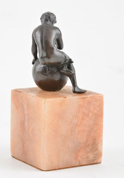 null ÉCOLE EUROPÉENNE (XIXe)
Sans titre
Sculpture en bronze
H.: 25,5 cm - 5 "