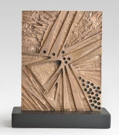 null HUET, Jacques (1932-)
Untitled
Bronze low relief
Signed and dated on the reverse:...