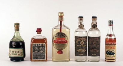 null Sélection d'alcools anciens comprennant:

2 Vodka Hulstkamp Marszalek Holland...