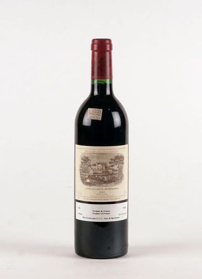 null Château Lafite Rothschild 1982
Pauillac Appealltion Contrôlée
Niveau A
Au dos,...