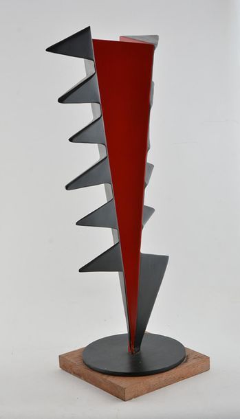 null HEYVAERT, Pierre (1934-1974)
Untitled
Red and black lacquered steel sculpture...