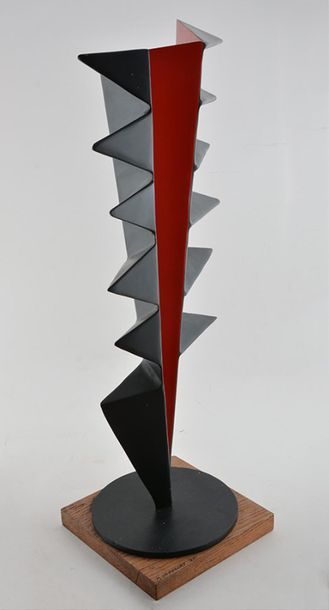 null HEYVAERT, Pierre (1934-1974)
Sans titre
Sculpture en acier laqué rouge et noire...